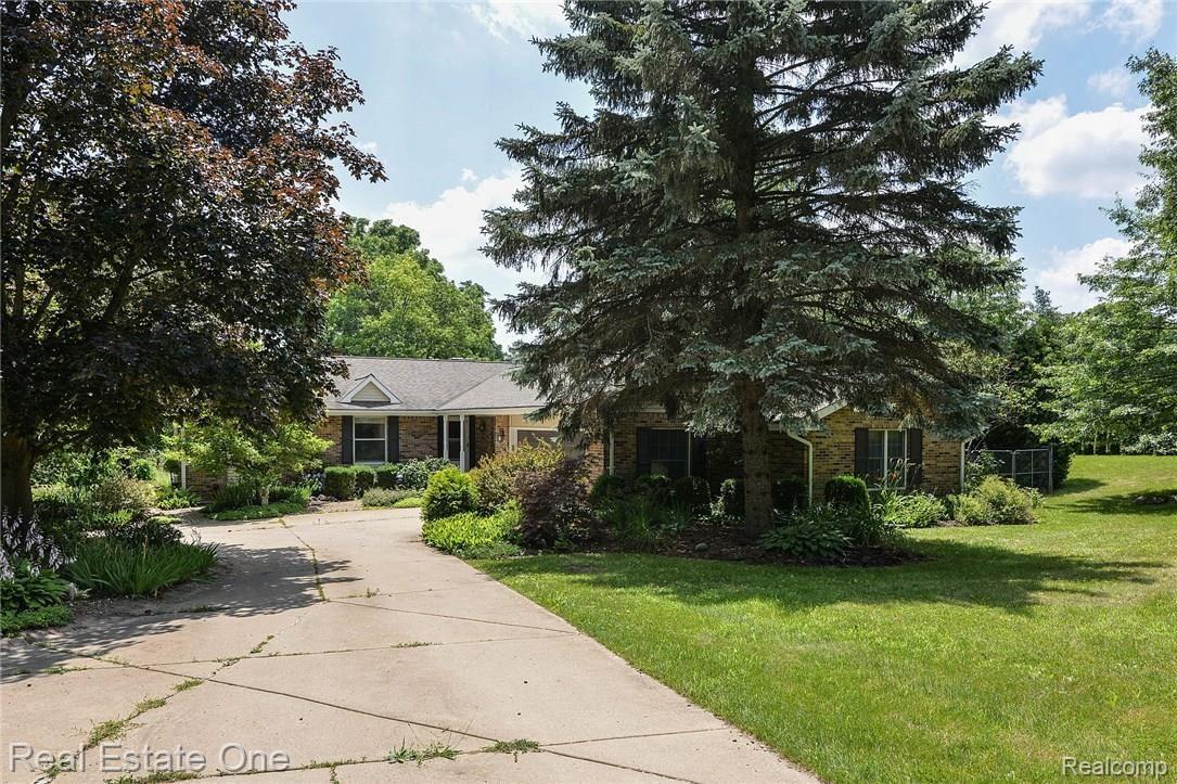 1343 Lone Tree Road Milford, MI 48380 - Photo 54 of 56 0.jpg
