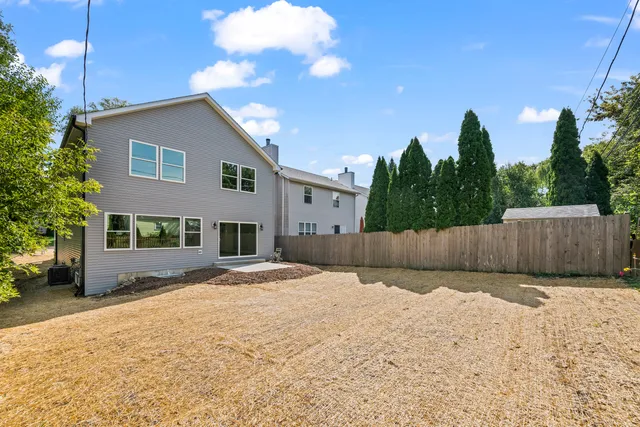 $639,000 | 23612 North Field Road, Lake Zurich, IL 60047