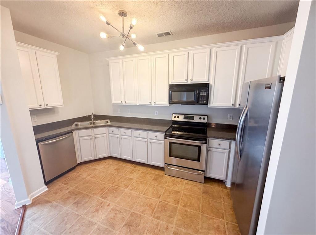 7553 Rutgers Circle Fairburn, GA 30213 - Photo 6 of 18