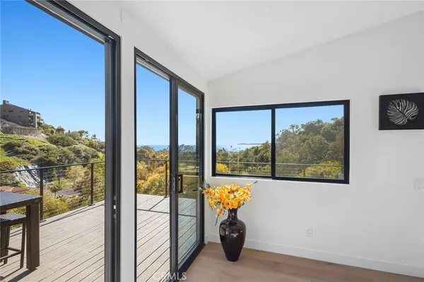 $2,495,000 | 990 Meadowlark Drive, Laguna Beach, CA 92651