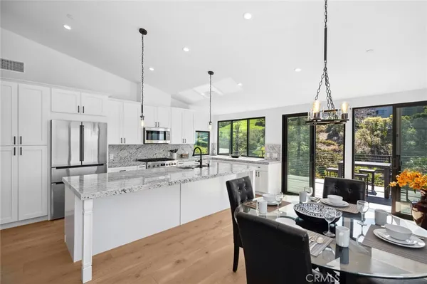 $2,495,000 | 990 Meadowlark Drive, Laguna Beach, CA 92651