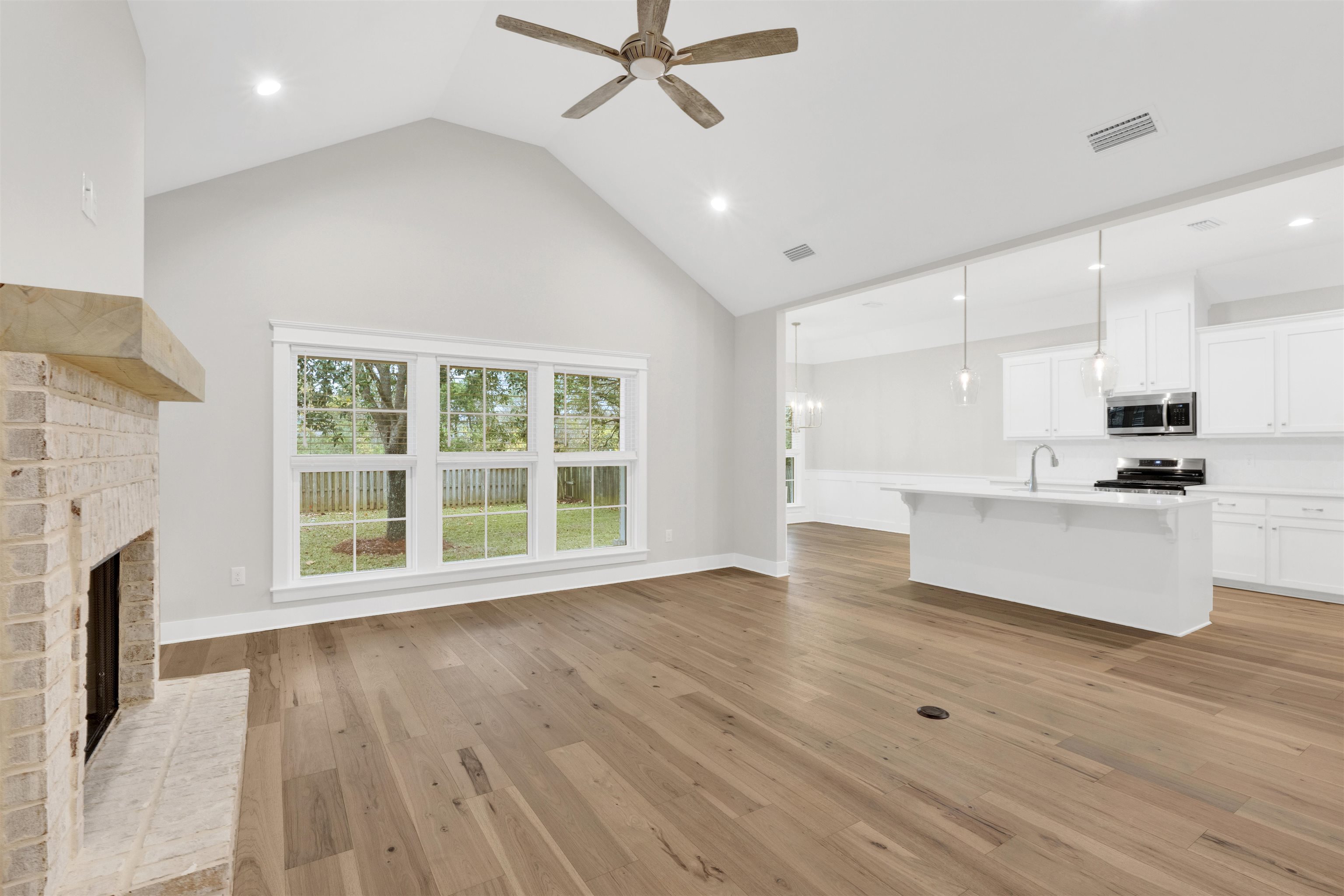 393 Scarlett Avenue Fairhope, AL 36532 - Photo 7 of 27 Living Room