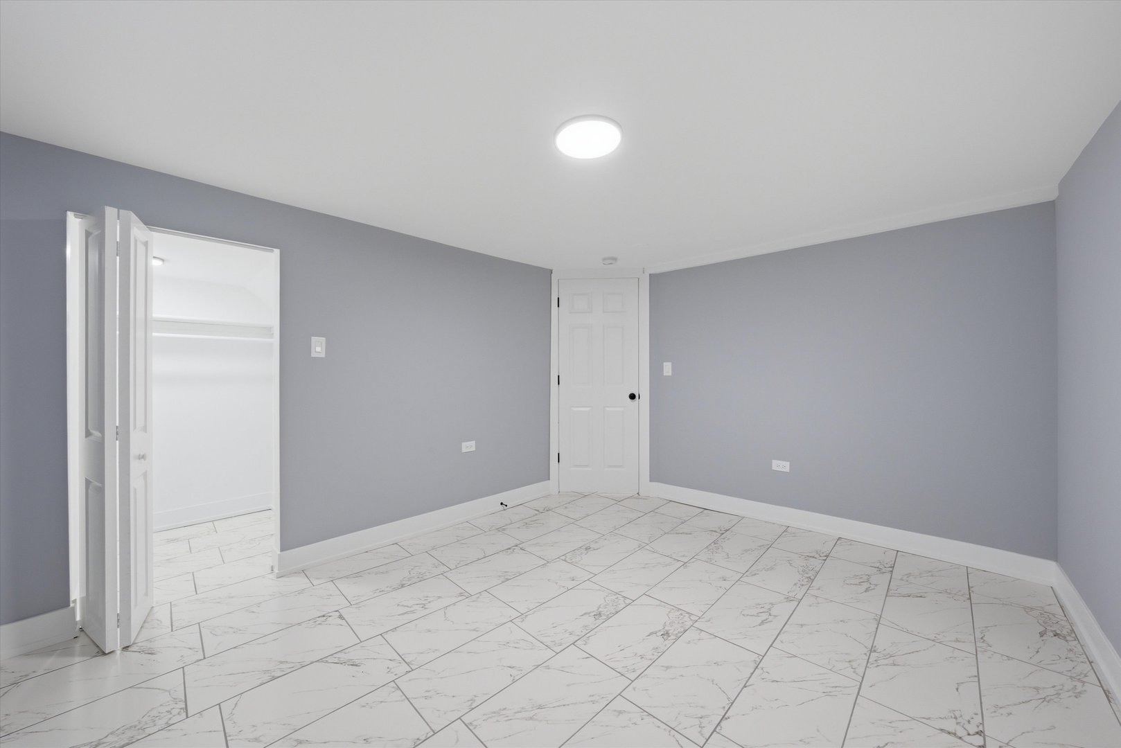 3743 West 83rd Street Chicago, IL 60652 - Photo 40 of 51 a view of an empty room and window