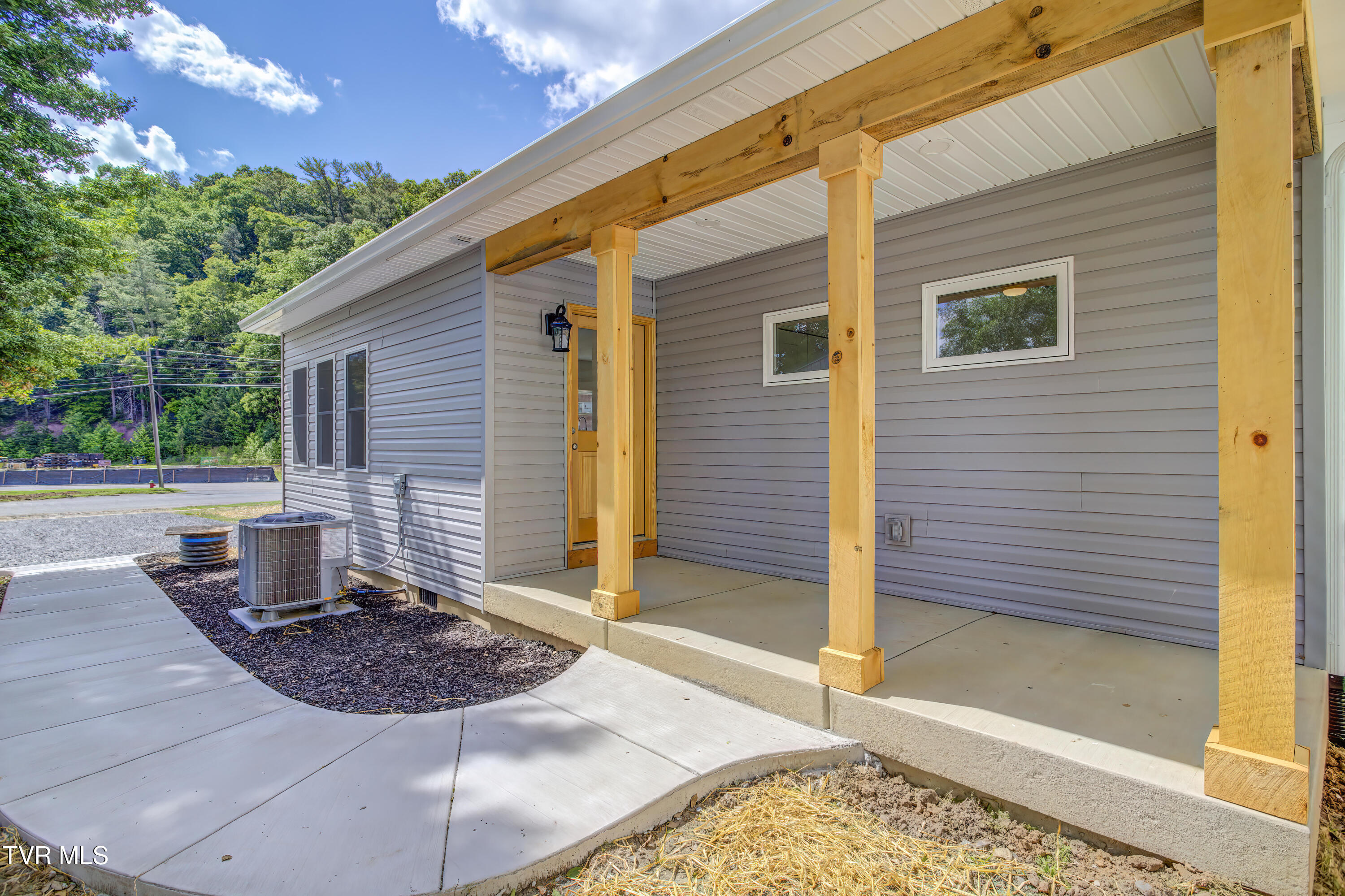 408 Levelin Street Erwin, TN 37650 - Photo 28 of 35 408 Levelin (27)