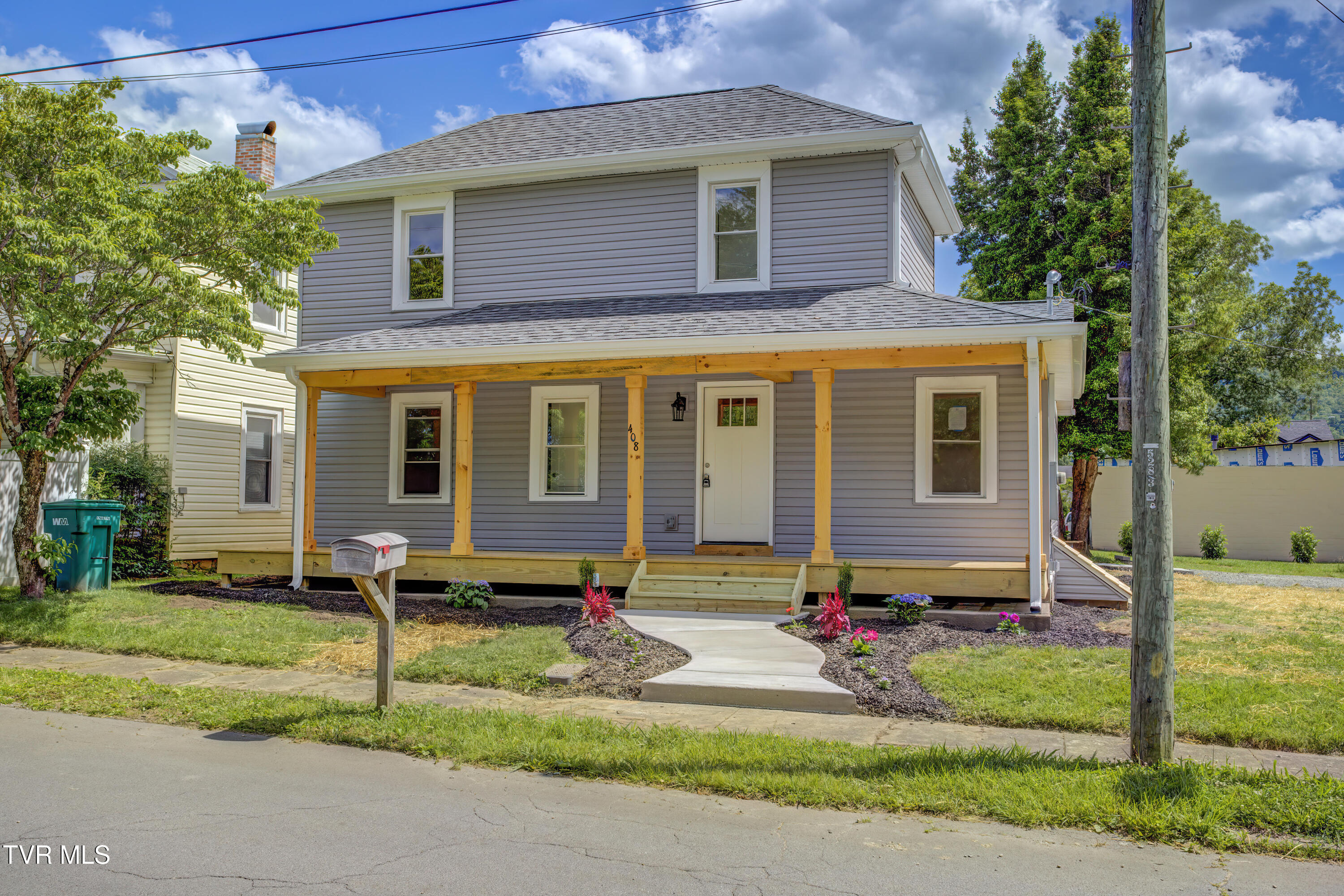 408 Levelin Street Erwin, TN 37650 - Photo 3 of 35 408 Levelin (1)