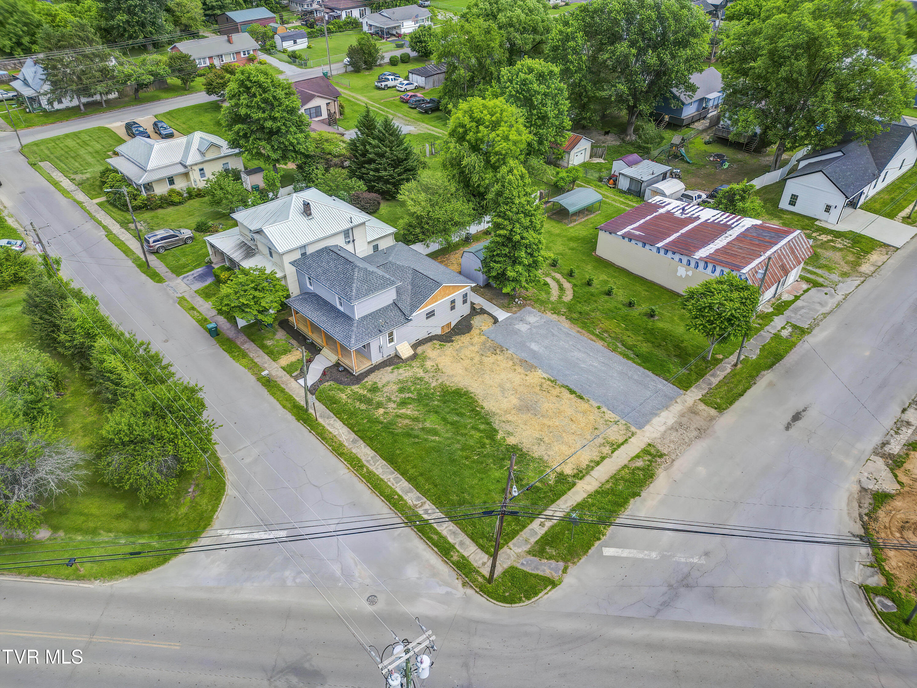 408 Levelin Street Erwin, TN 37650 - Photo 33 of 35 408 Levelin (33)