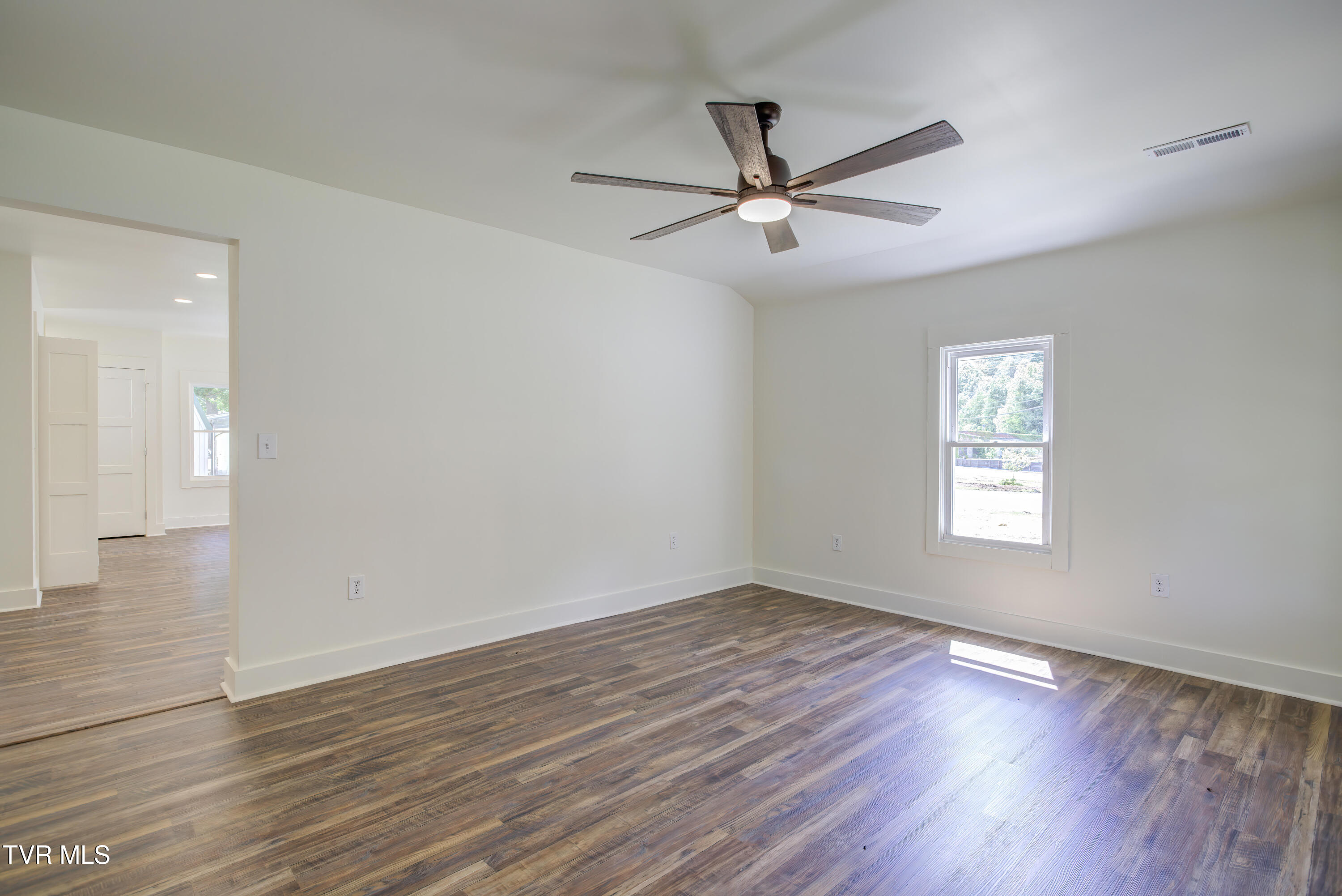 408 Levelin Street Erwin, TN 37650 - Photo 5 of 35 408 Levelin (4)