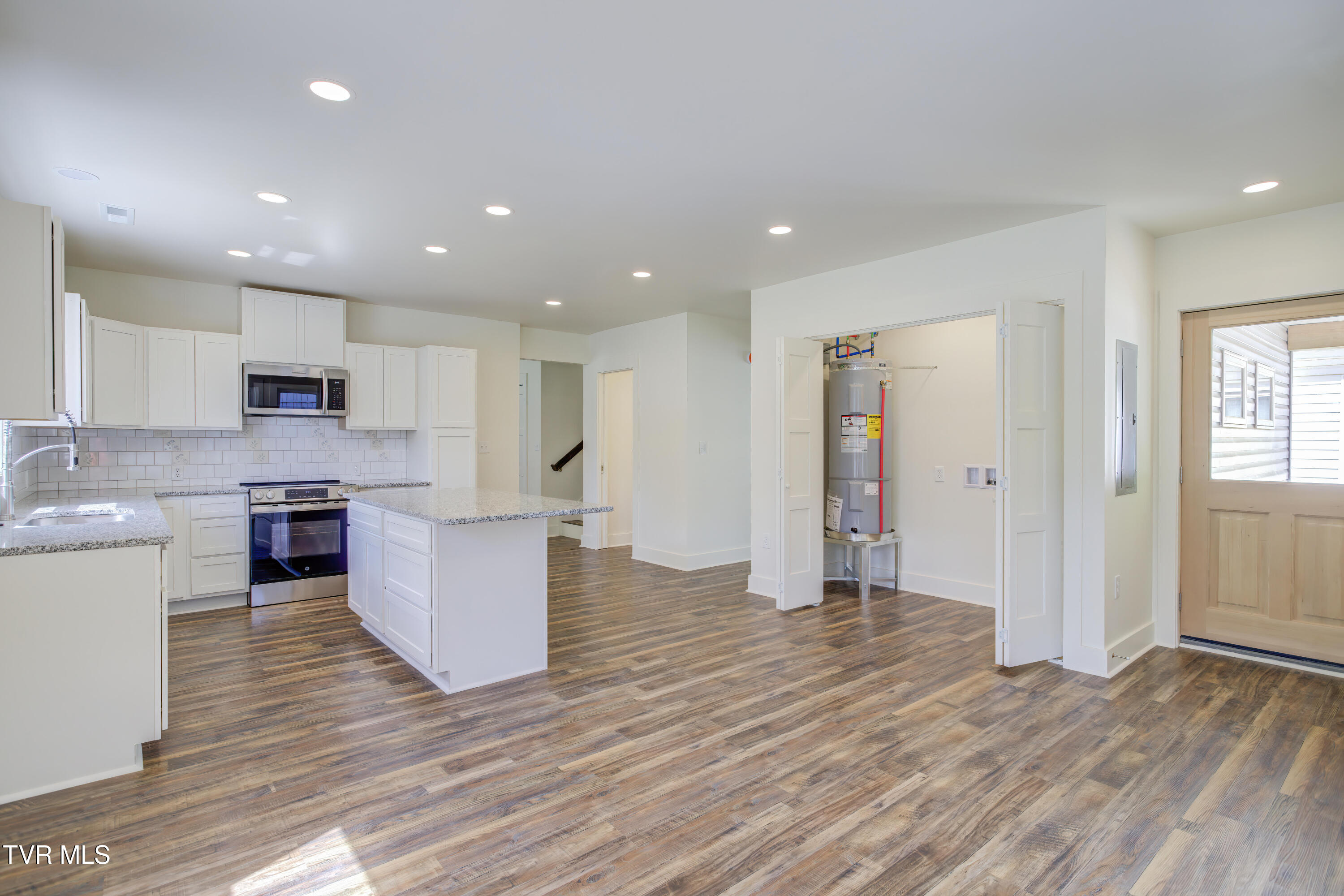 408 Levelin Street Erwin, TN 37650 - Photo 10 of 35 408 Levelin (18)