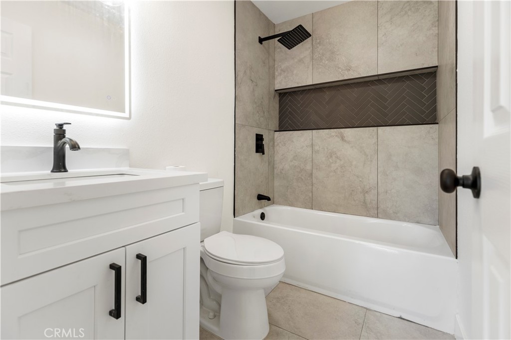 645 Lancer Lane Corona, CA 92879 - Photo 26 of 69 a bathroom with a sink a toilet and a bathtub