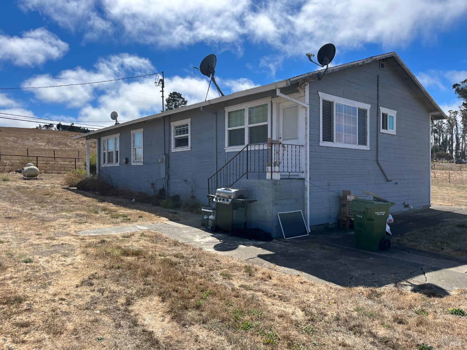 530 Tomales Road Petaluma, CA 94952 - Photo 22 of 32 a front view of a house with a yard