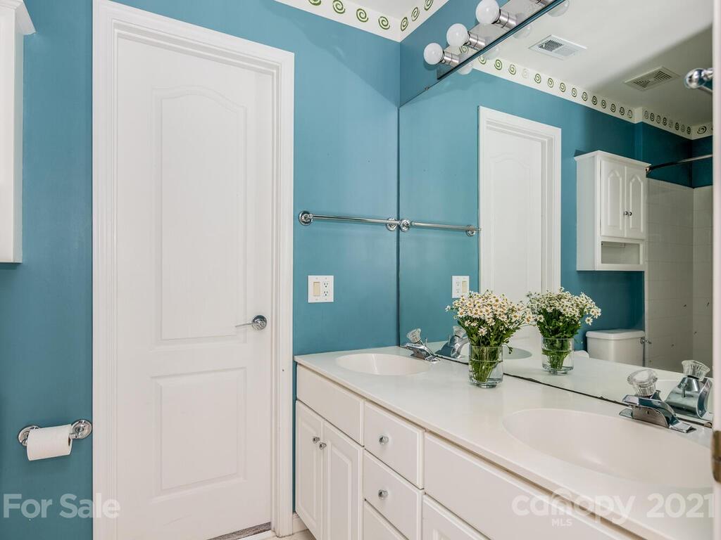 5530 Piper Glen Drive Charlotte, NC 28277 - Photo 26 of 35 a bathroom with a sink and mirror