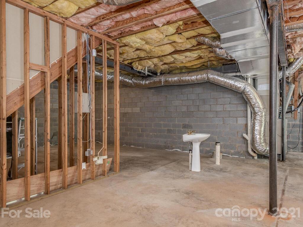 5530 Piper Glen Drive Charlotte, NC 28277 - Photo 29 of 35 a backyard of a house with table and chairs