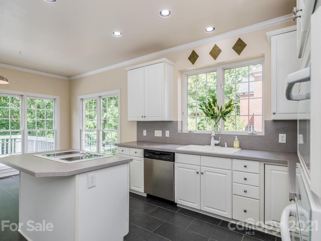 5530 Piper Glen Drive Charlotte, NC 28277 - Photo 10 of 35 a kitchen with granite countertop a sink a stove and cabinets