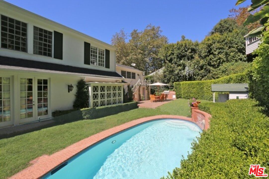 914 Chantilly Road Los Angeles, CA 90077 - Photo 24 of 25 a view of a house with a yard