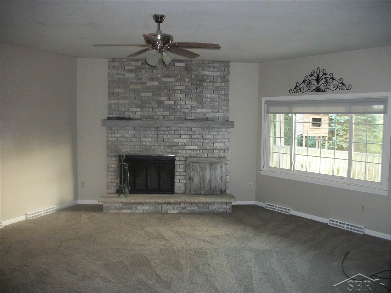10621 Dice Road Freeland, MI 48623 - Photo 7 of 22 31393523-6.JPG