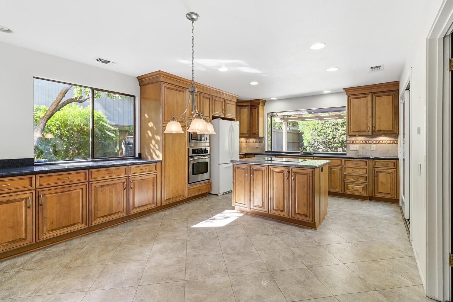 11368 Sutters Fort Way Gold River, CA 95670 - Photo 8 of 31