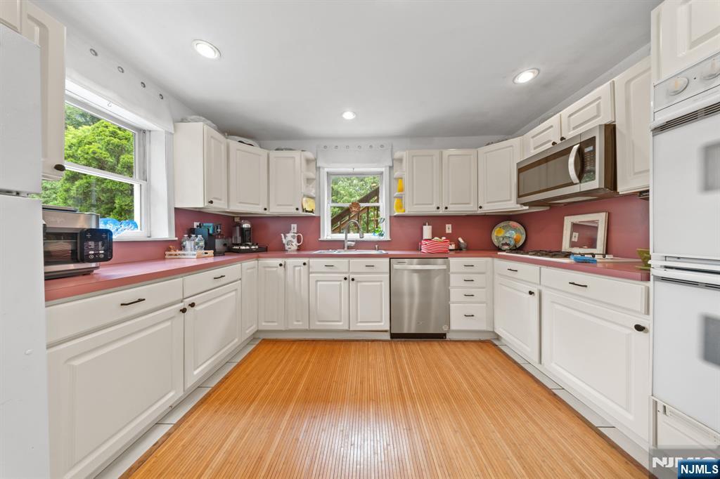 132 Spring Street Leonia, NJ 07605 - Photo 26 of 47