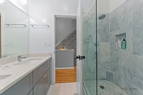 $725,000 | 1157 West Newport Avenue, Unit C, Chicago, IL 60657