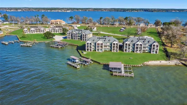 $425,000 | 2112 Fm 3186, Unit D5, Onalaska, TX 77360