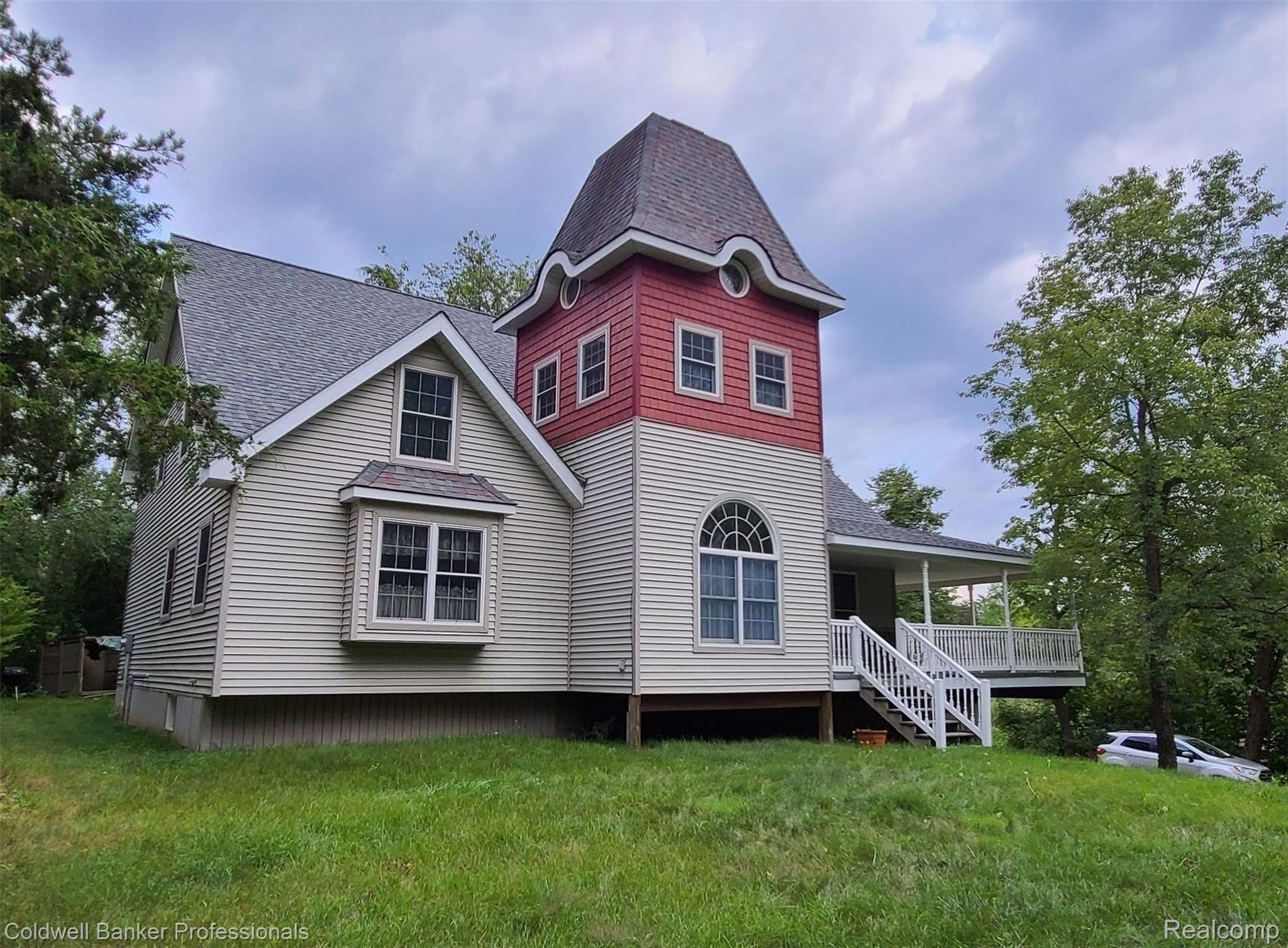 997 South Garner Road Milford, MI 48380 - Photo 1 of 43 Front Exterior