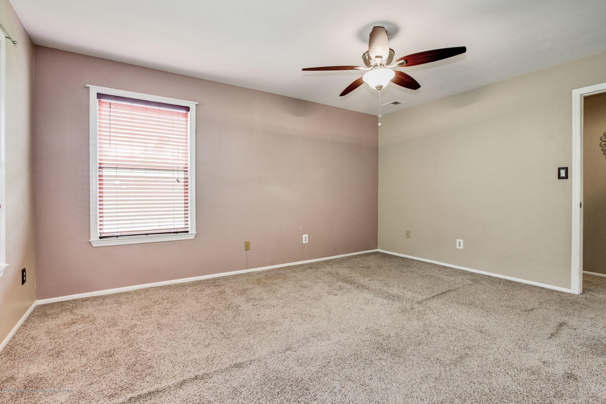 184 Pinetree Court Howell, NJ 07731 - Photo 13 of 23 019_184_PINETREE_CT_294254_545277