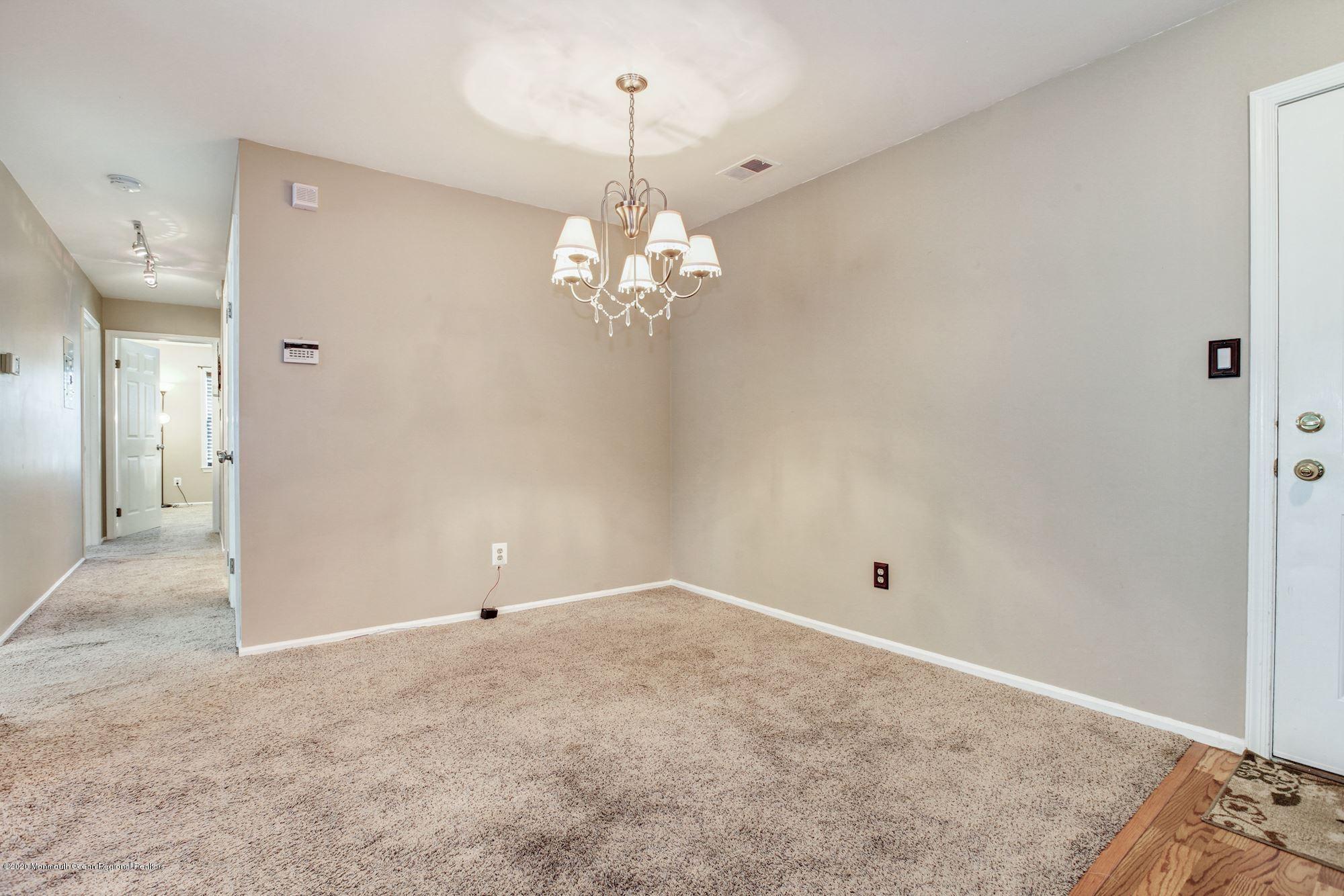 184 Pinetree Court Howell, NJ 07731 - Photo 5 of 23 008_184_PINETREE_CT_294254_545277