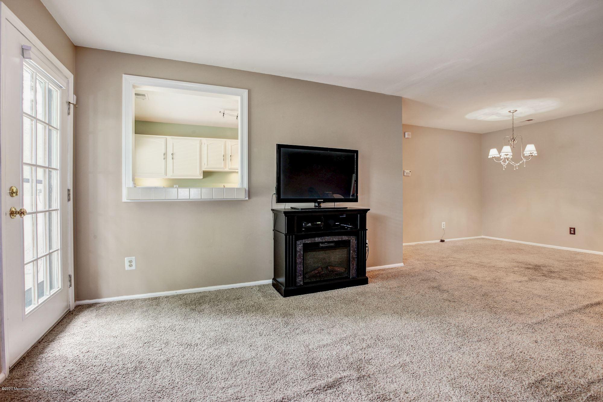 184 Pinetree Court Howell, NJ 07731 - Photo 7 of 23 011_184_PINETREE_CT_294254_545277