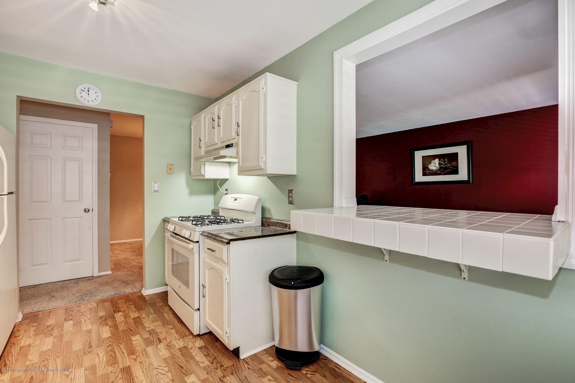 184 Pinetree Court Howell, NJ 07731 - Photo 9 of 23 013_184_PINETREE_CT_294254_545277