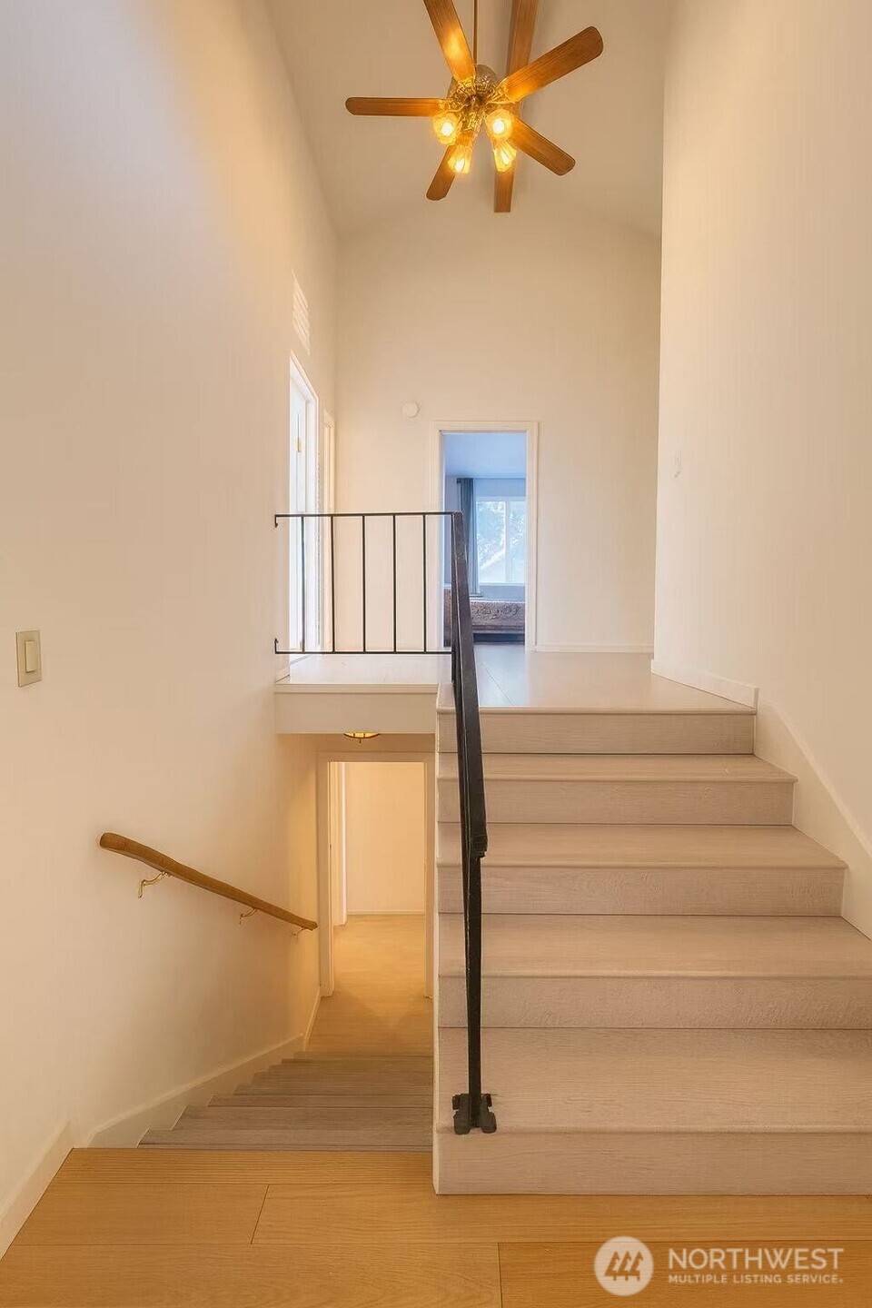 13405 Southeast 56th Place Bellevue, WA 98006 - Photo 25 of 38 a view of entryway