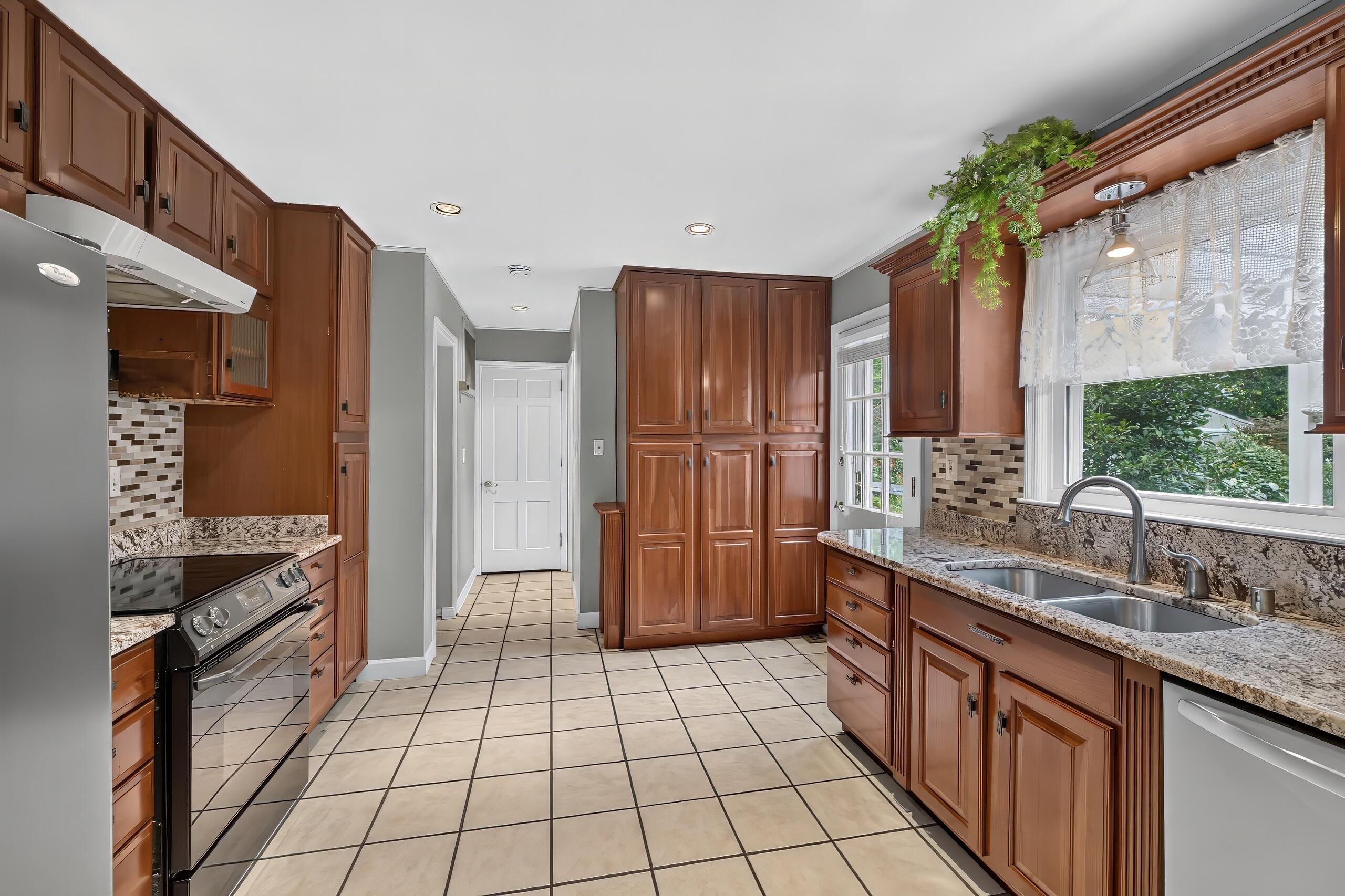 1009 Castleton Way Lexington, KY 40517 - Photo 17 of 57 118