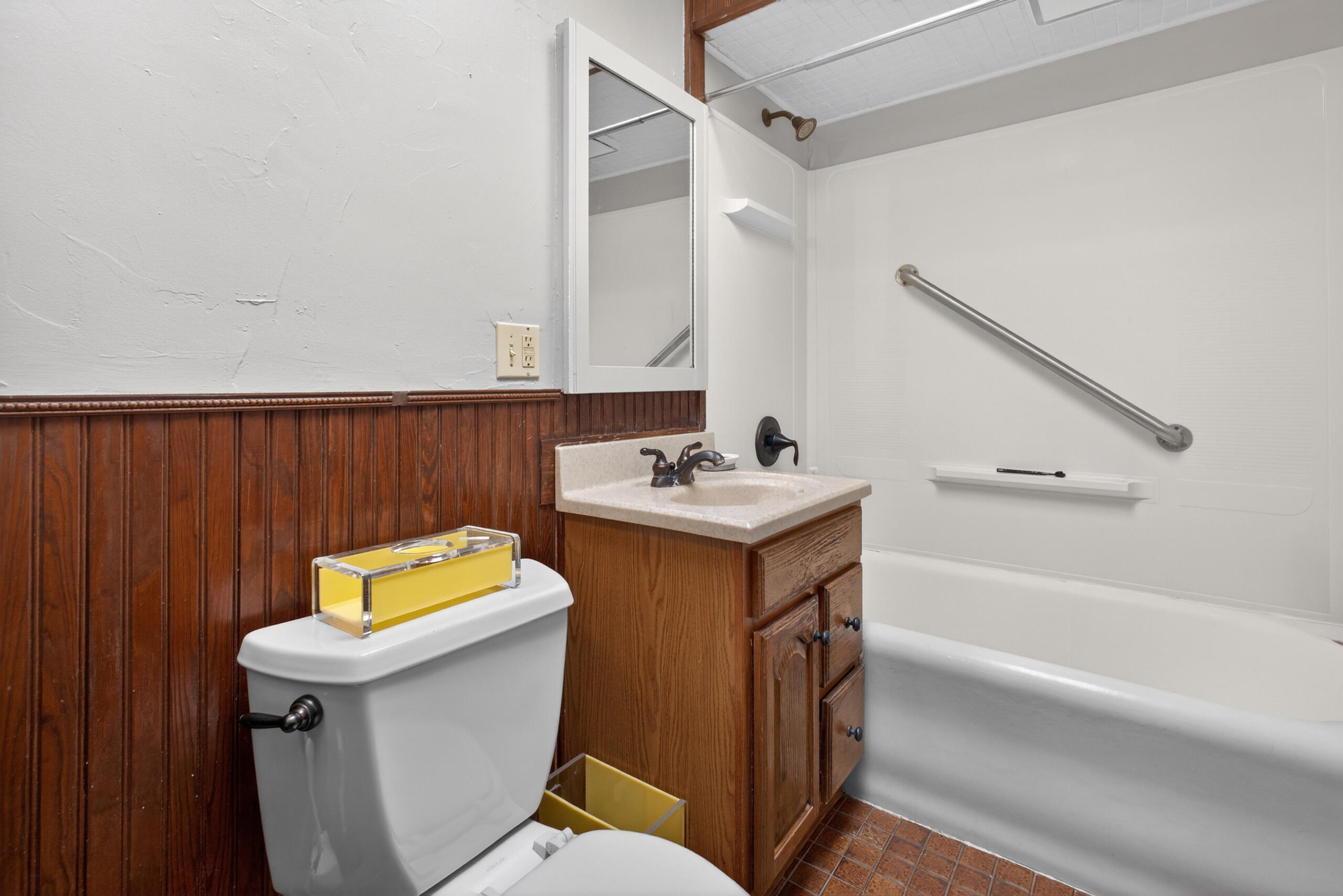 2029 West Donges Bay Road, Unit 2031 Mequon, WI 53092 - Photo 19 of 68 Full Bath - Lower