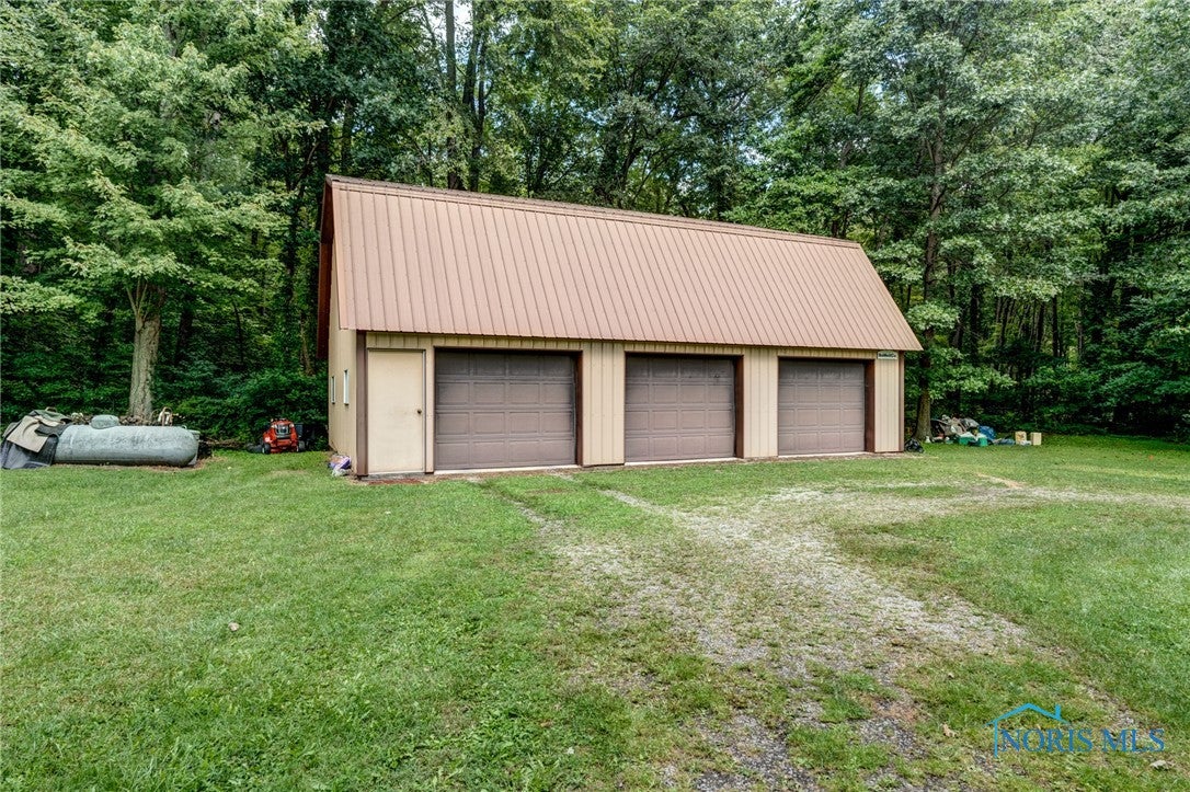 9840 Salisbury Road Monclova, OH 43542 - Photo 4 of 36 Gallery Image 4