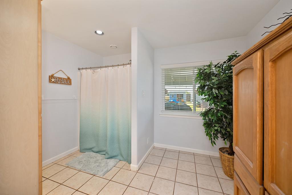 3641 Catlett Road Pleasant Grove, CA 95668 - Photo 13 of 29 a view of an entryway