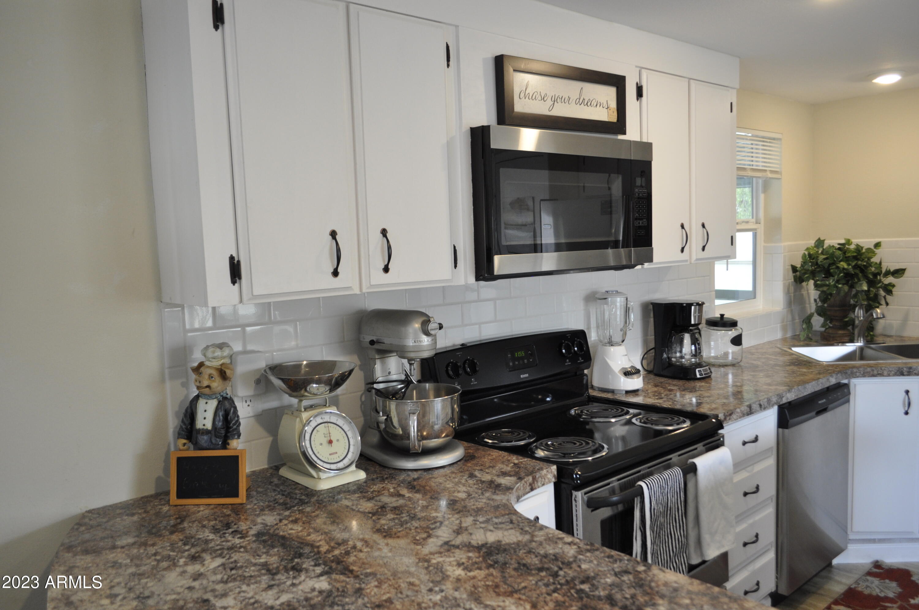 2523 East Contention Mine Road, Unit 44 Phoenix, AZ 85032 - Photo 10 of 25 KITCHEN 2