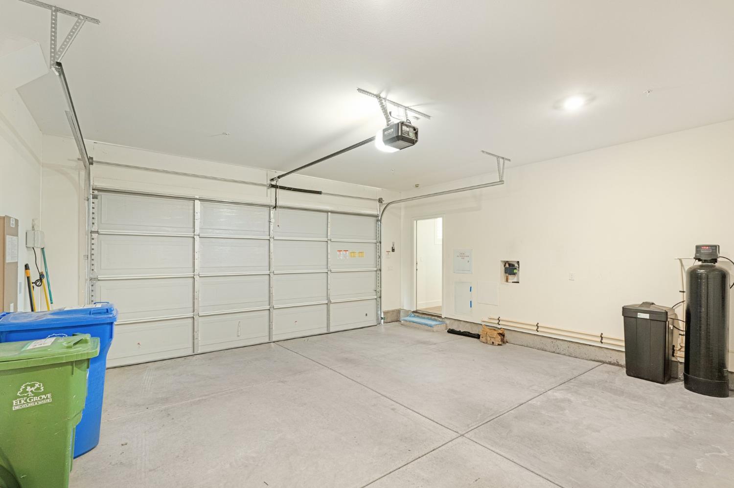 10458 Oboe Way Elk Grove, CA 95757 - Photo 35 of 38 a view of a room with gym equipment