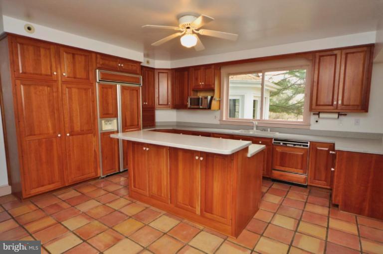 11411 Waples Mill Road Oakton, VA 22124 - Photo 16 of 30 Kitchen