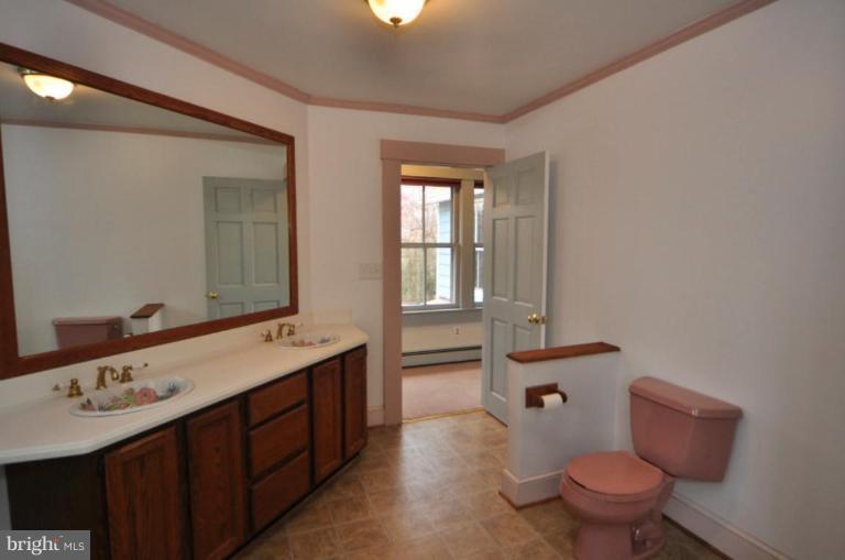 11411 Waples Mill Road Oakton, VA 22124 - Photo 22 of 30 Bath #1