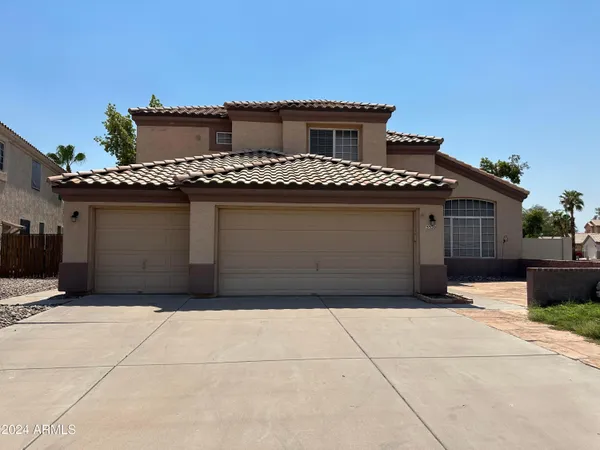 $2,695 | 3320 North Lakeshore Court, Avondale, AZ 85392