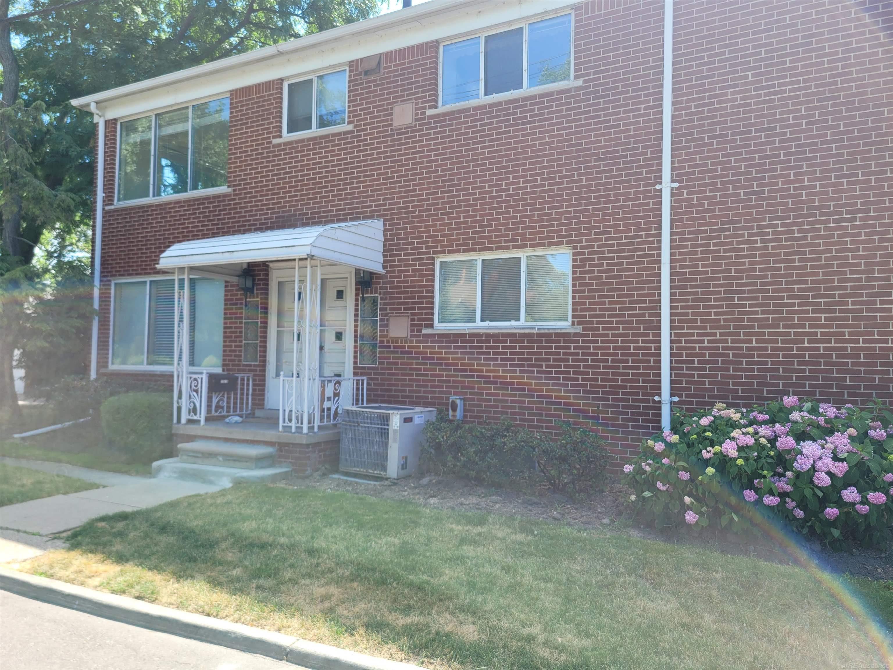 15818 Windmill Point Grosse Pointe, MI 48230 - Photo 1 of 29
