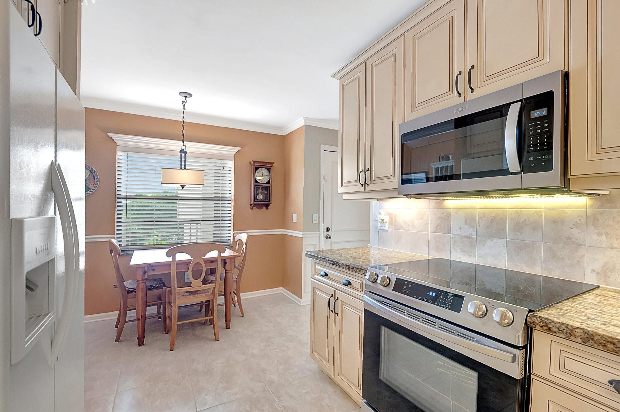 9165 Southwest 14th Street, Unit 1501 Boca Raton, FL 33428 - Photo 4 of 44 Eat In Kitchen Area!