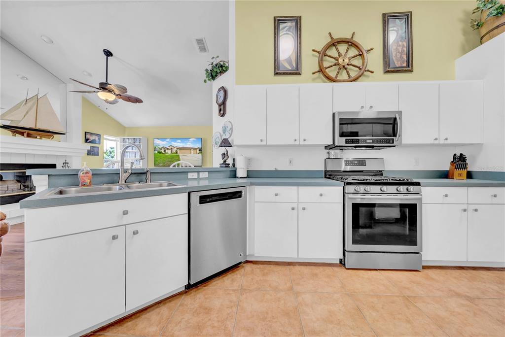 1641 Ledgestone Drive Brandon, FL 33511 - Photo 10 of 52