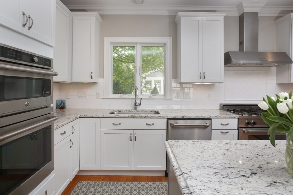4 Grove Street Lexington, MA 02420 - Photo 10 of 37