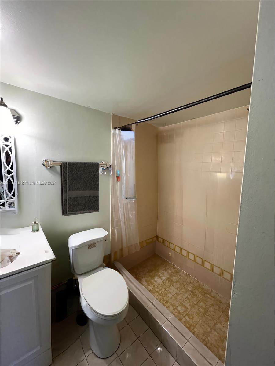 1665 Bay Road, Unit 425 Miami Beach, FL 33139 - Photo 20 of 29 a bathroom with a toilet and a shower