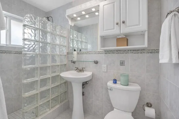 $1,785,000 | 4920 Northeast 28th Avenue, Lighthouse Point, FL 33064