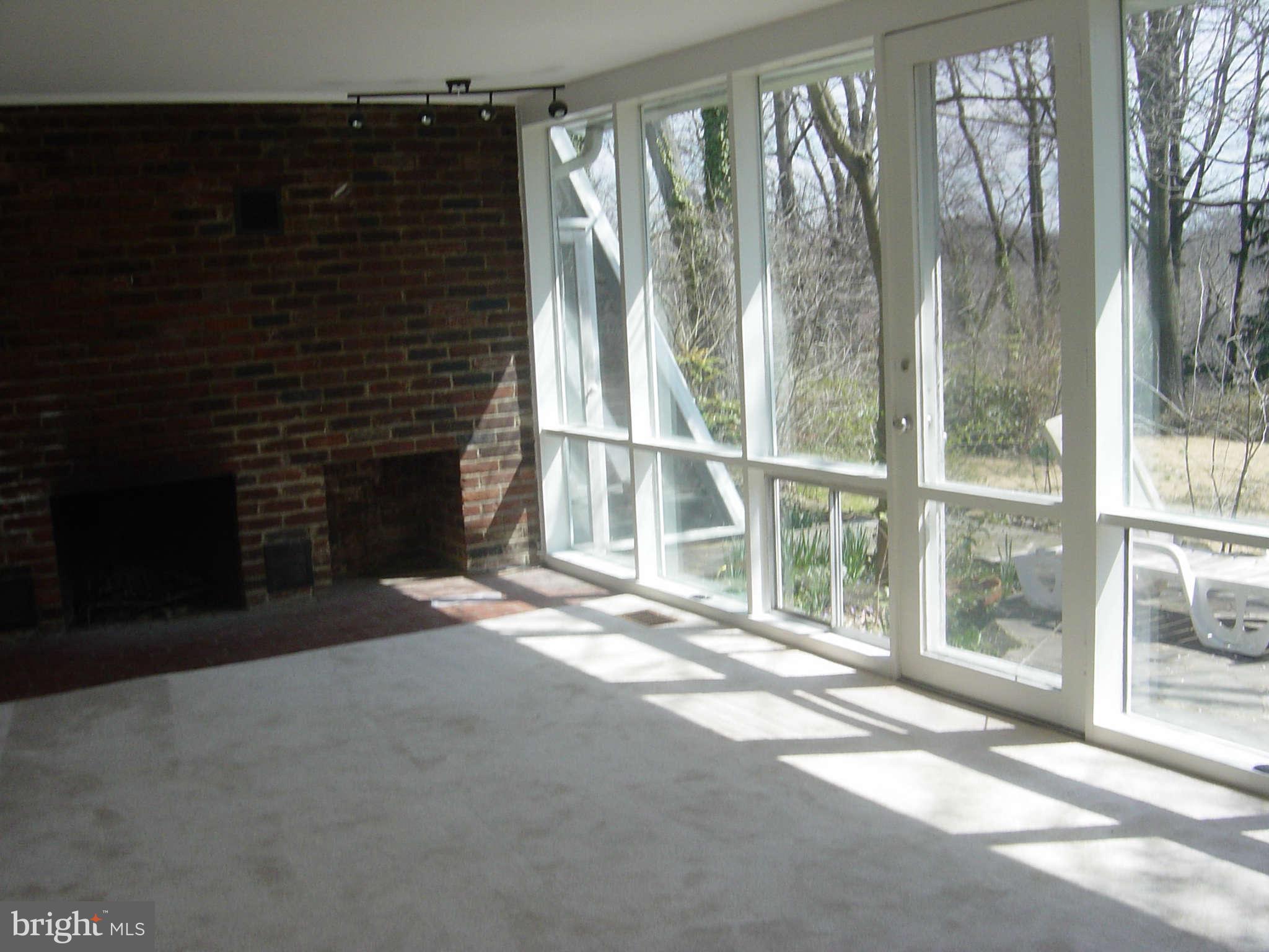 1933 Marthas Road Alexandria, VA 22307 - Photo 2 of 9 Living Room