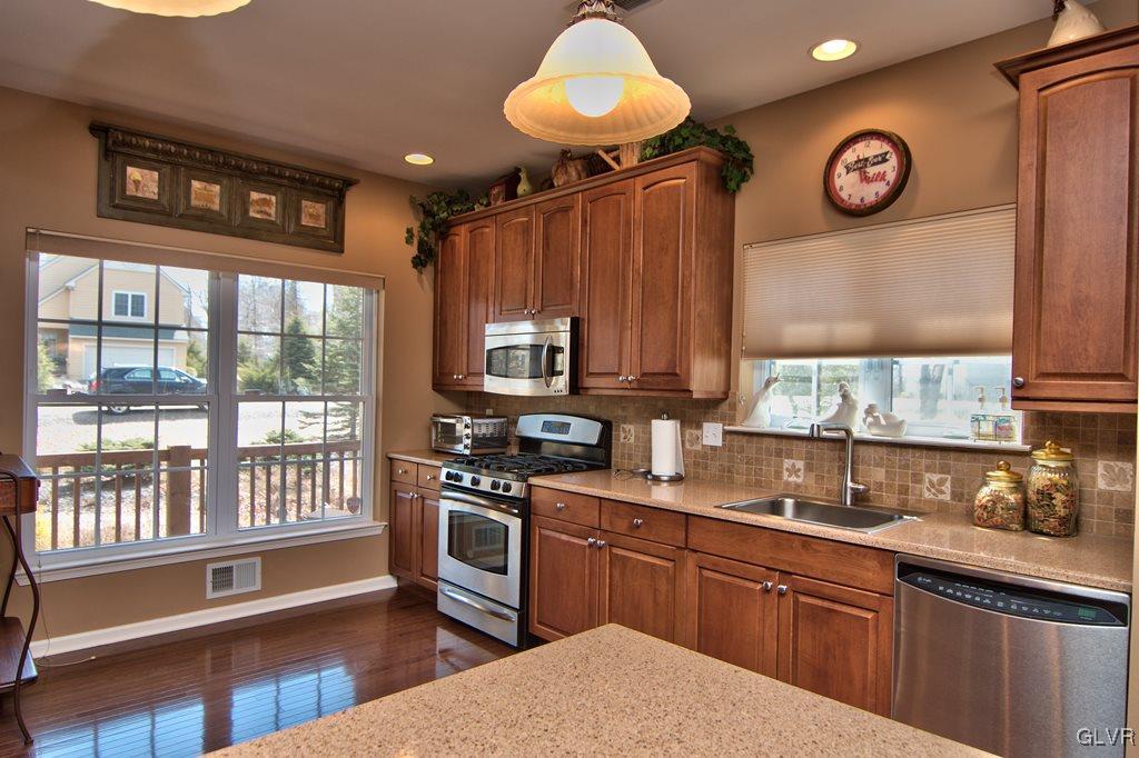 154 Skytop Road Long Pond, PA 18334 - Photo 9 of 50 Gallery Image 9