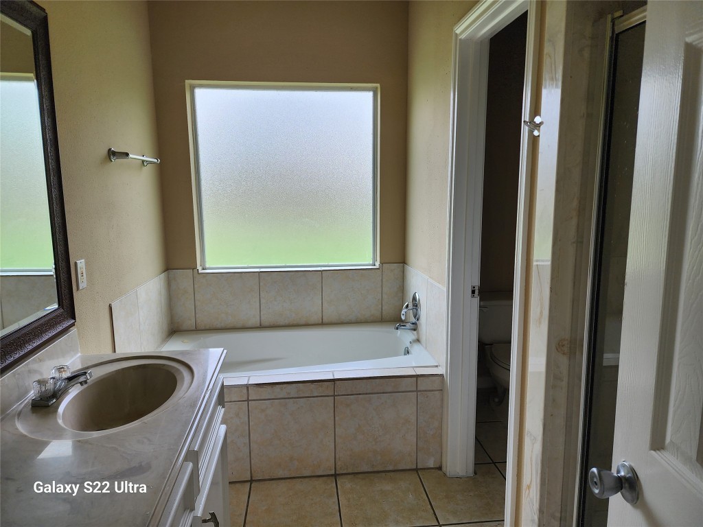 1926 Wavell Street Houston, TX 77088 - Photo 14 of 19 a bathroom with a bathtub and a sink