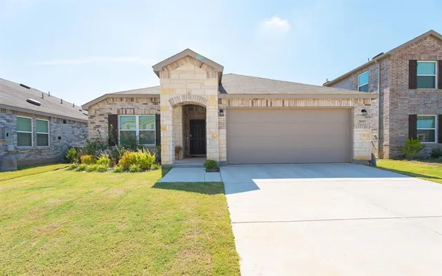 $2,450 | 1800 Village Creek Lane, Denton, TX 76208