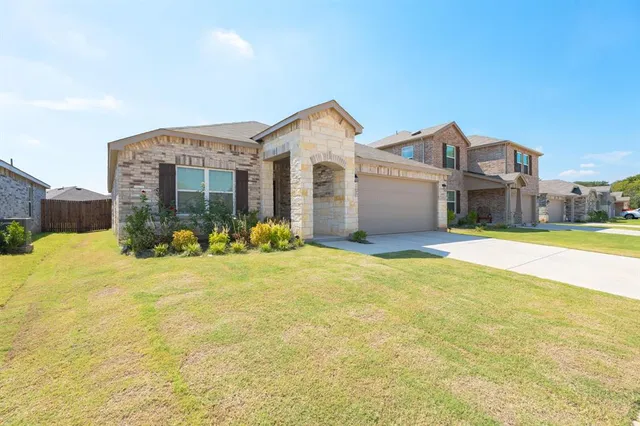 $2,450 | 1800 Village Creek Lane, Denton, TX 76208