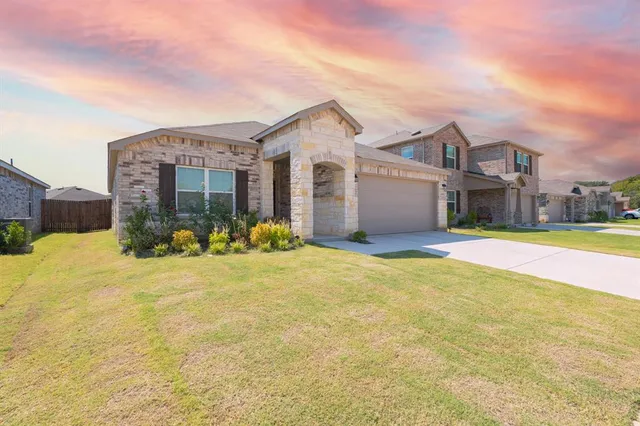 $2,450 | 1800 Village Creek Lane, Denton, TX 76208